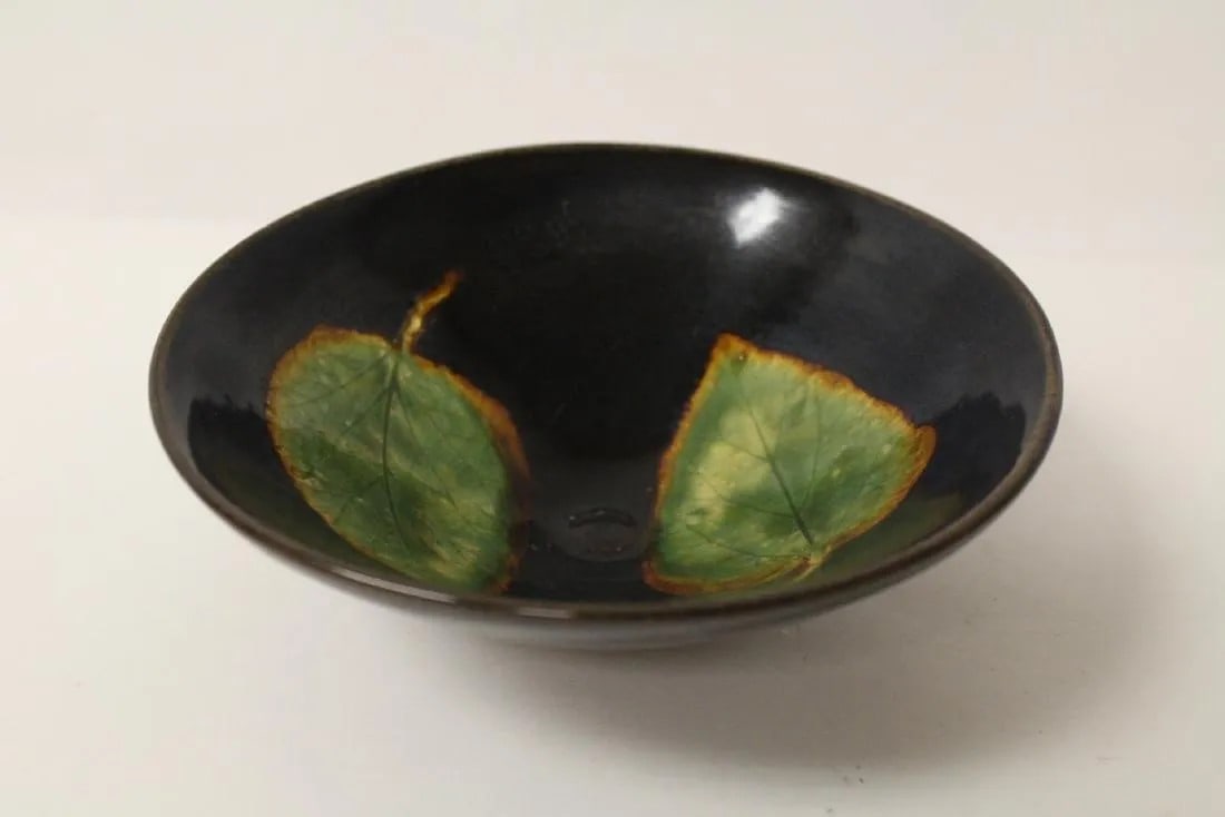 A Song style bowl w/ Leaves (1 of 7)