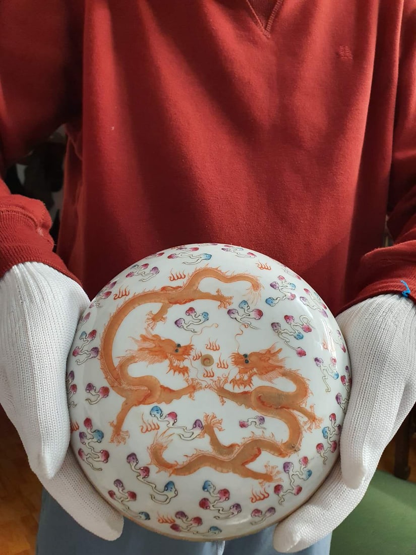 qing Daoguang mark System Pastel Shuanglong Opera Bead Pattern Box: qing Daoguang mark System Pastel Shuanglong Opera Bead Pattern Box Height 9.00CM Caliber 17.30CM Bottom diameter 10.90CM PROVENANCE:Mr. John Smith is the chairman of a private collector, real