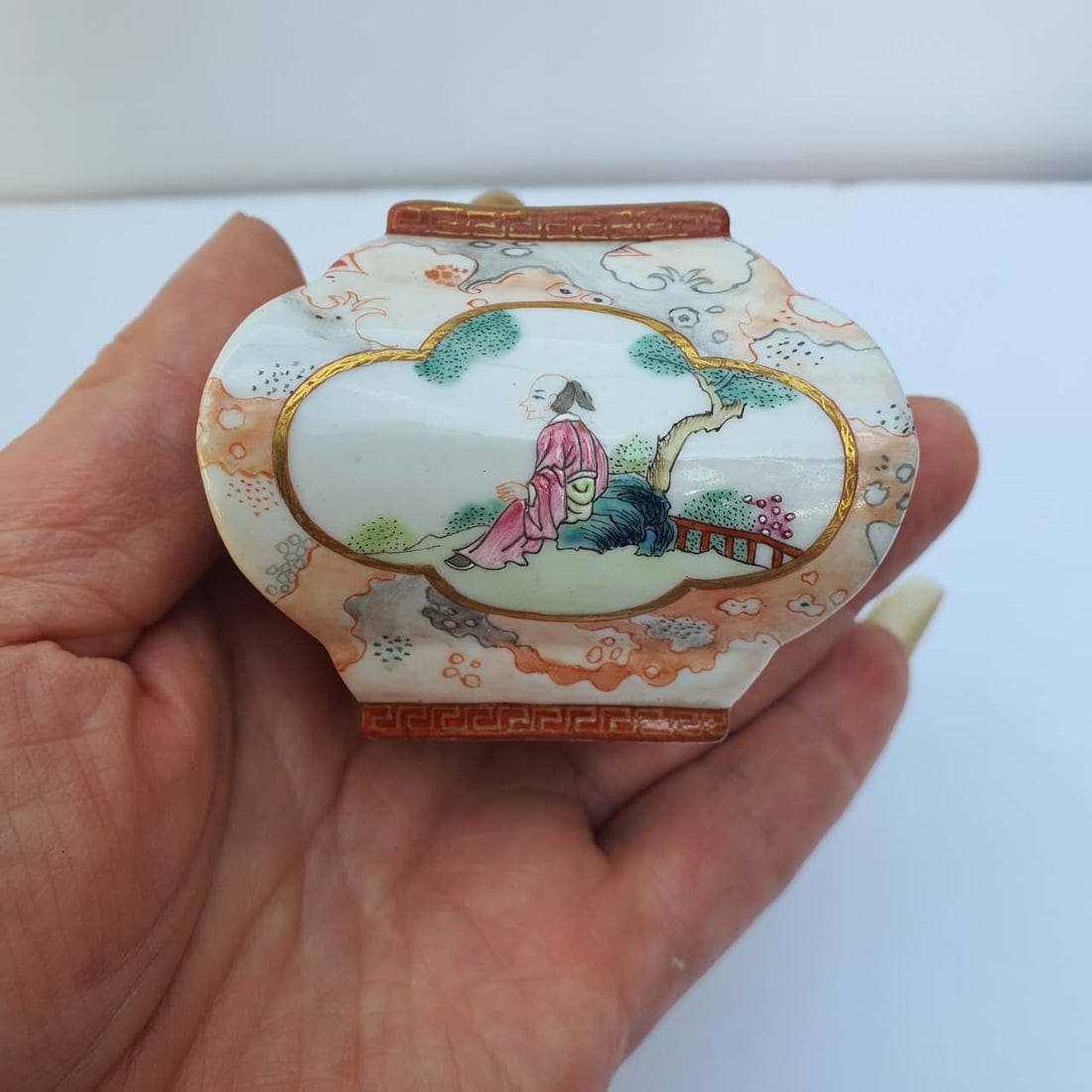 Enamel-painted small water dropper Qianlong mark: Enamel-painted small water dropper Qianlong mark H5.2cm X W 6.5cm