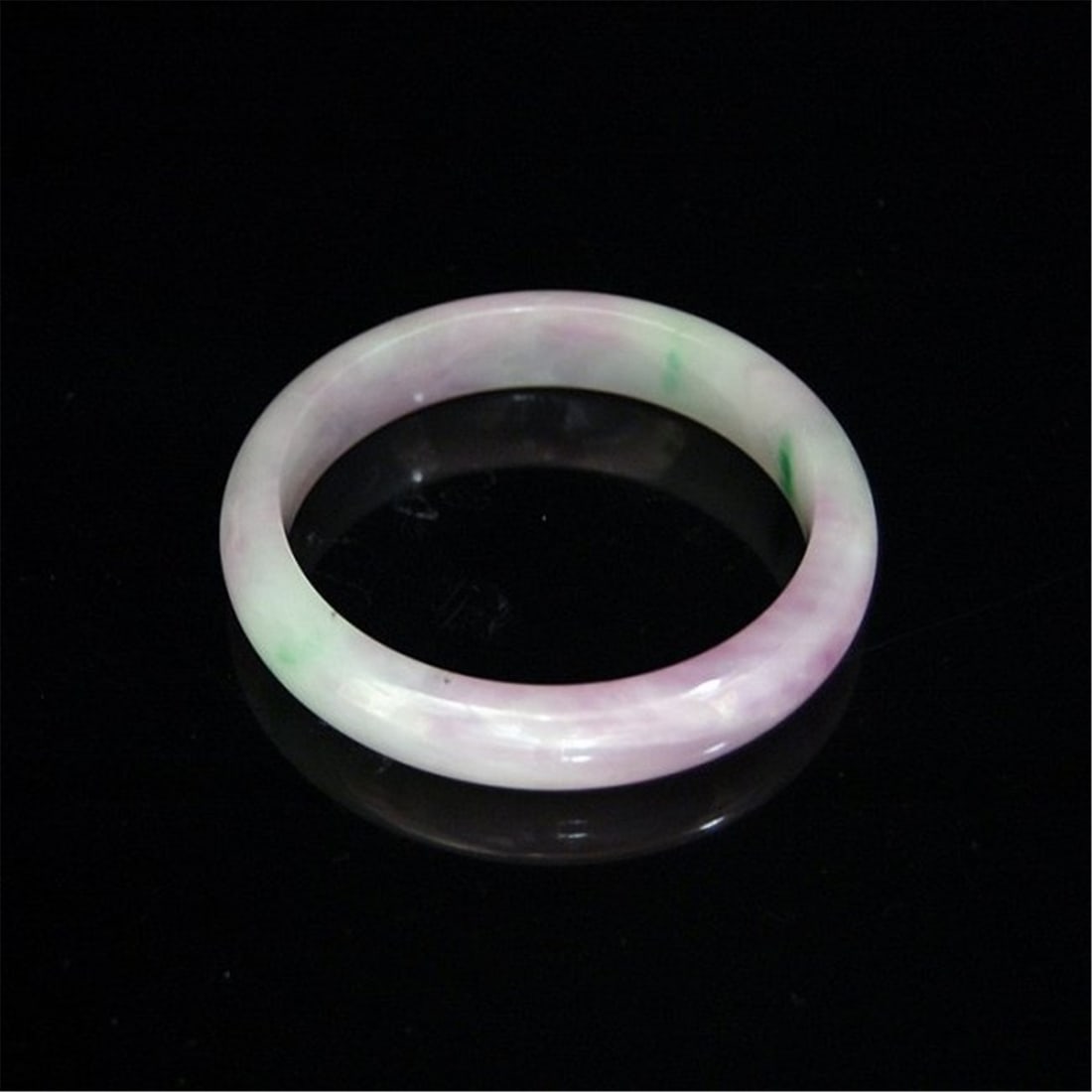 Jadeite: Jadeite Lavender BraceletDiameter: 2?? in. (7 cm.)