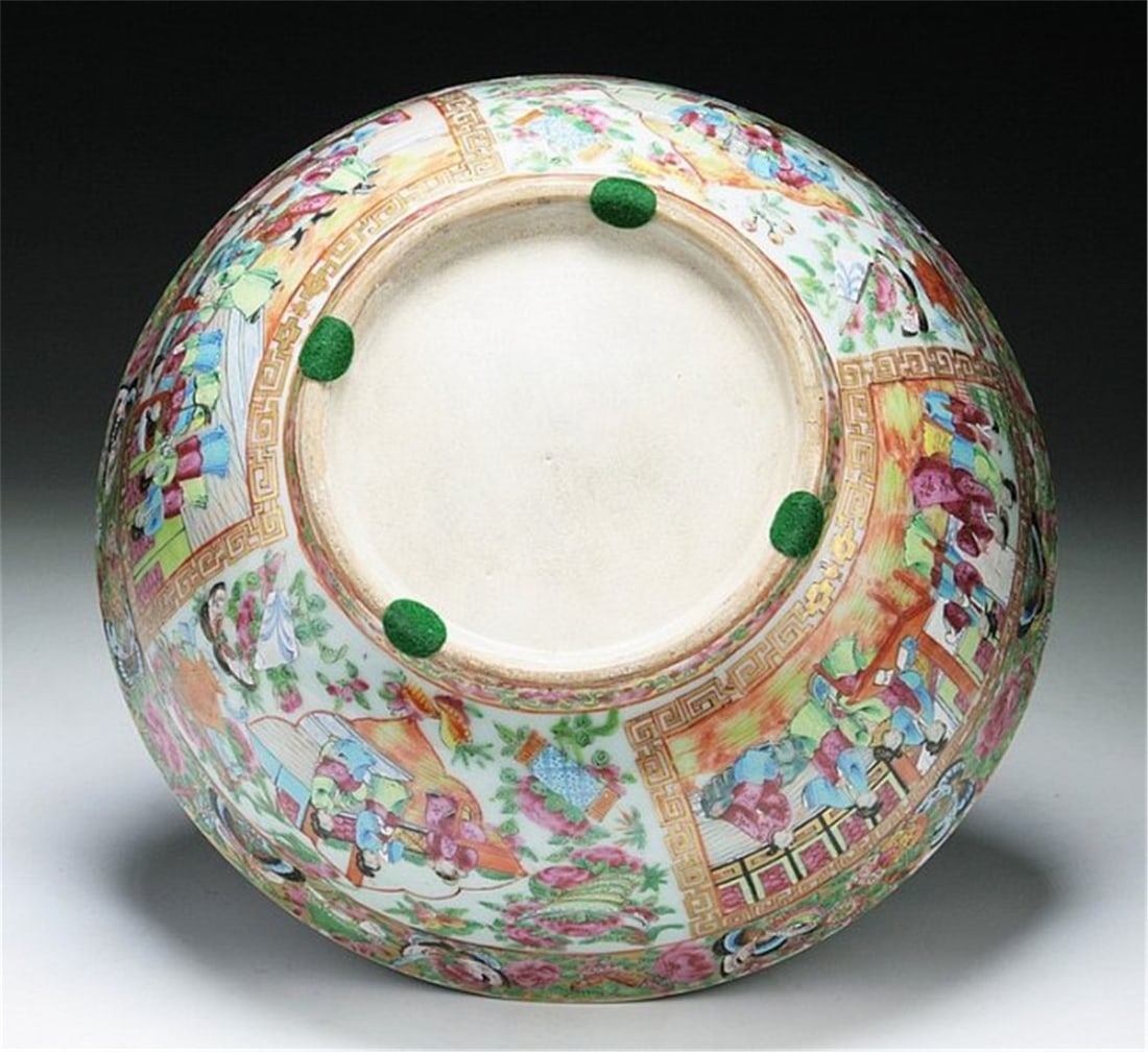 A Big Chinese Antique Qianlong Rose Medallion Porcelain Bowl - 4