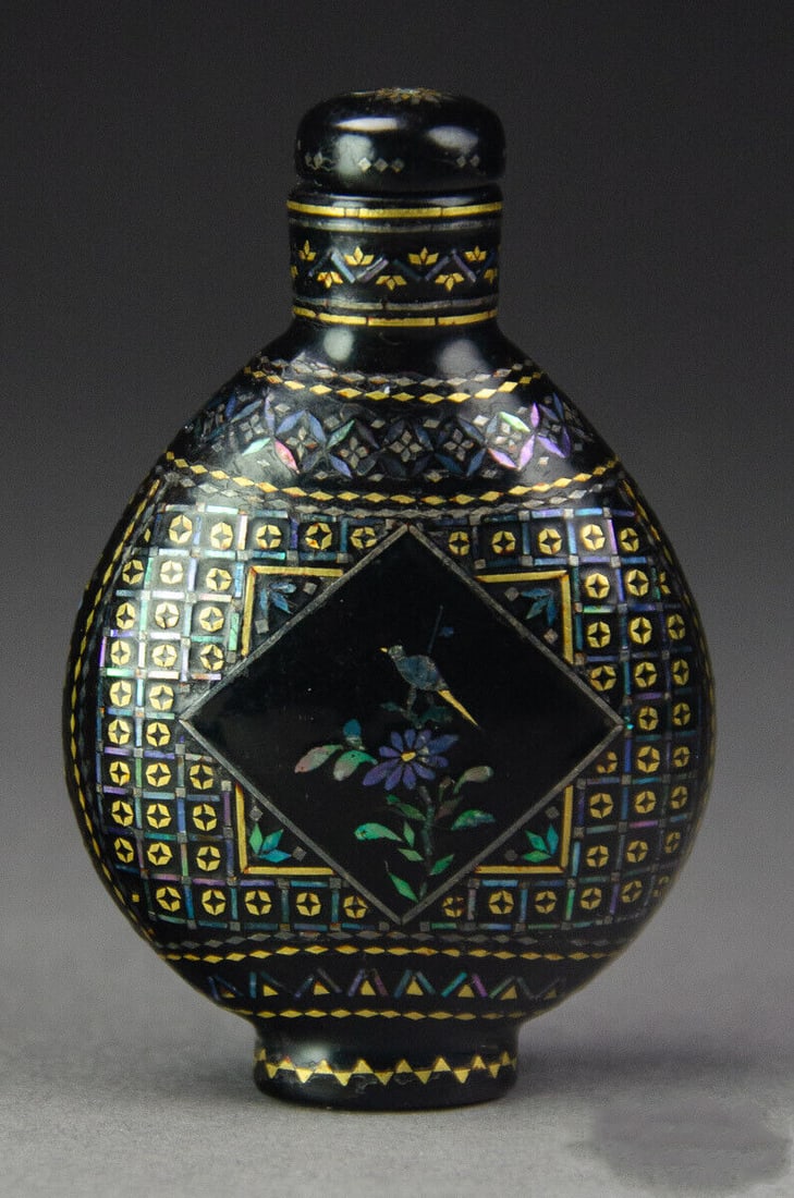 Snuff Bottle: Snuff Bottle