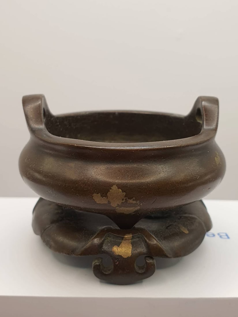 Bronze incense burner (1 of 6)