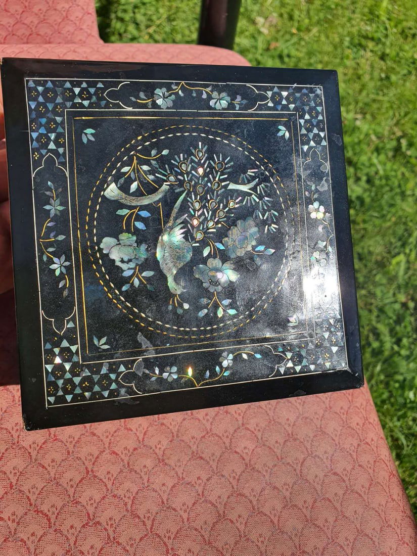 Chinese vintage lacquer mother of pearl box (1 of 8)