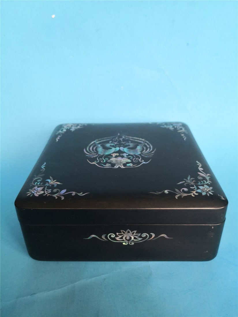 Black Lacquer Snuff Box 黑漆螺钿鼻烟盒， - 2