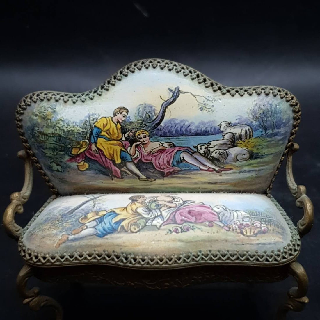 Viennese Miniature Enamel-on-Copper Chair微型珐琅铜椅: Typically crafted with a bronze or silver frame, it is adorned with finely detailed, colorful enamel panels.通常由青铜或银制框架制