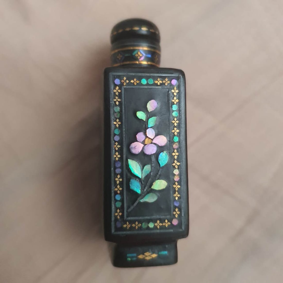 SNUFF BOTTLE黑漆螺钿鼻烟壶 - 2
