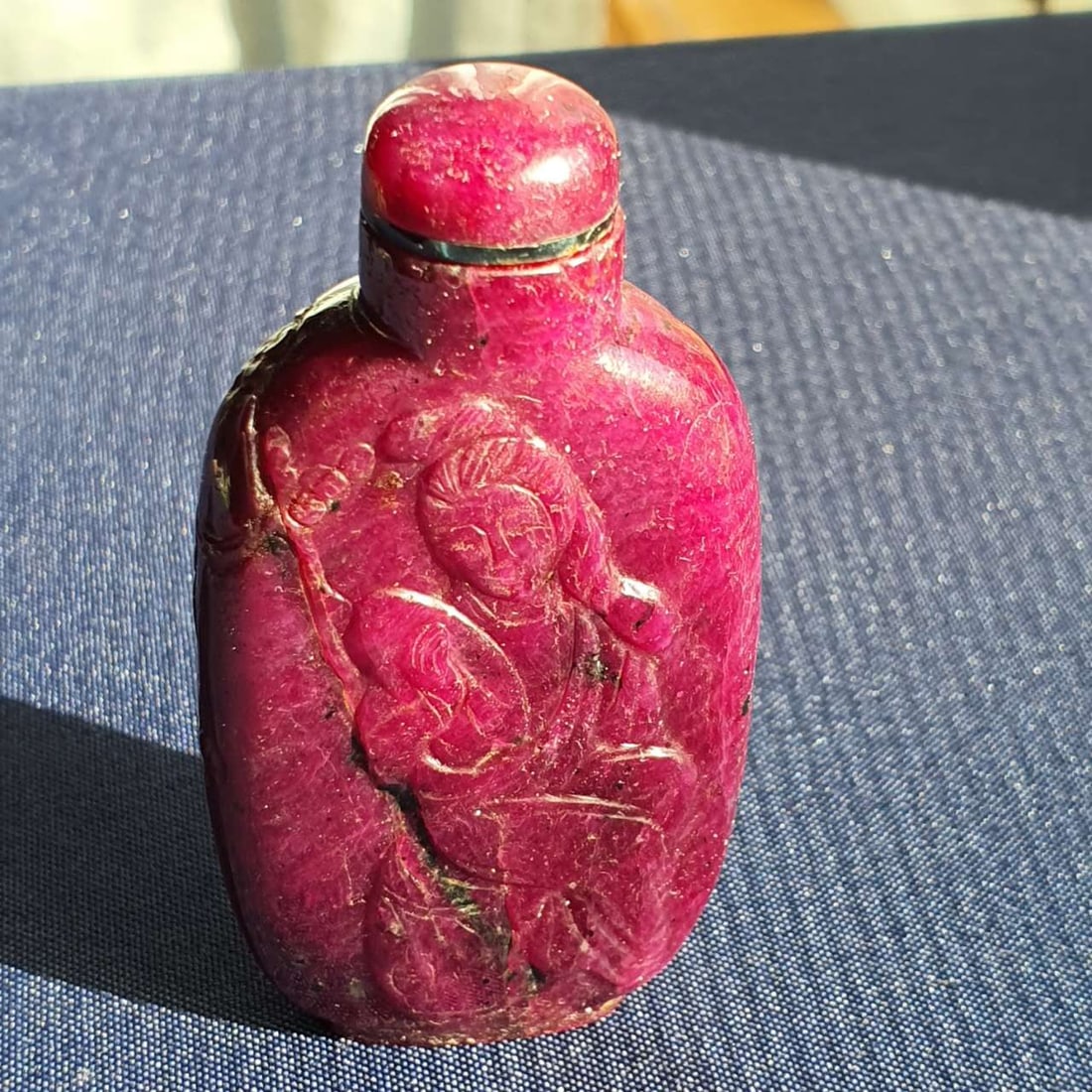 A ruby snuff bottle 红宝石鼻烟壶 (1 of 9)