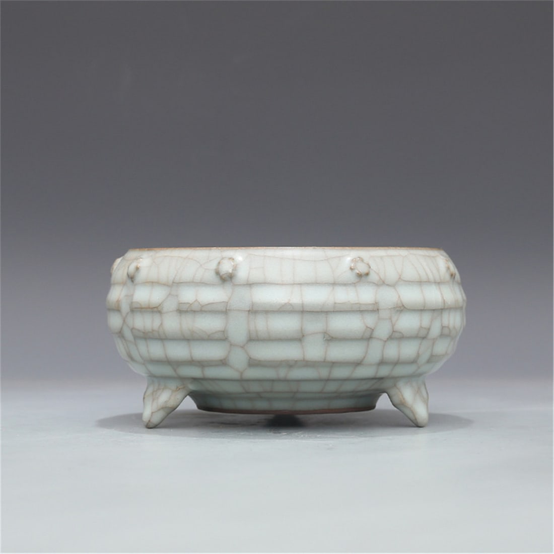 Song Guan Kiln Sky Blue Glaze Three Foot Drum Nail Eight Diagrams Furnace W12cm (1 of 6)