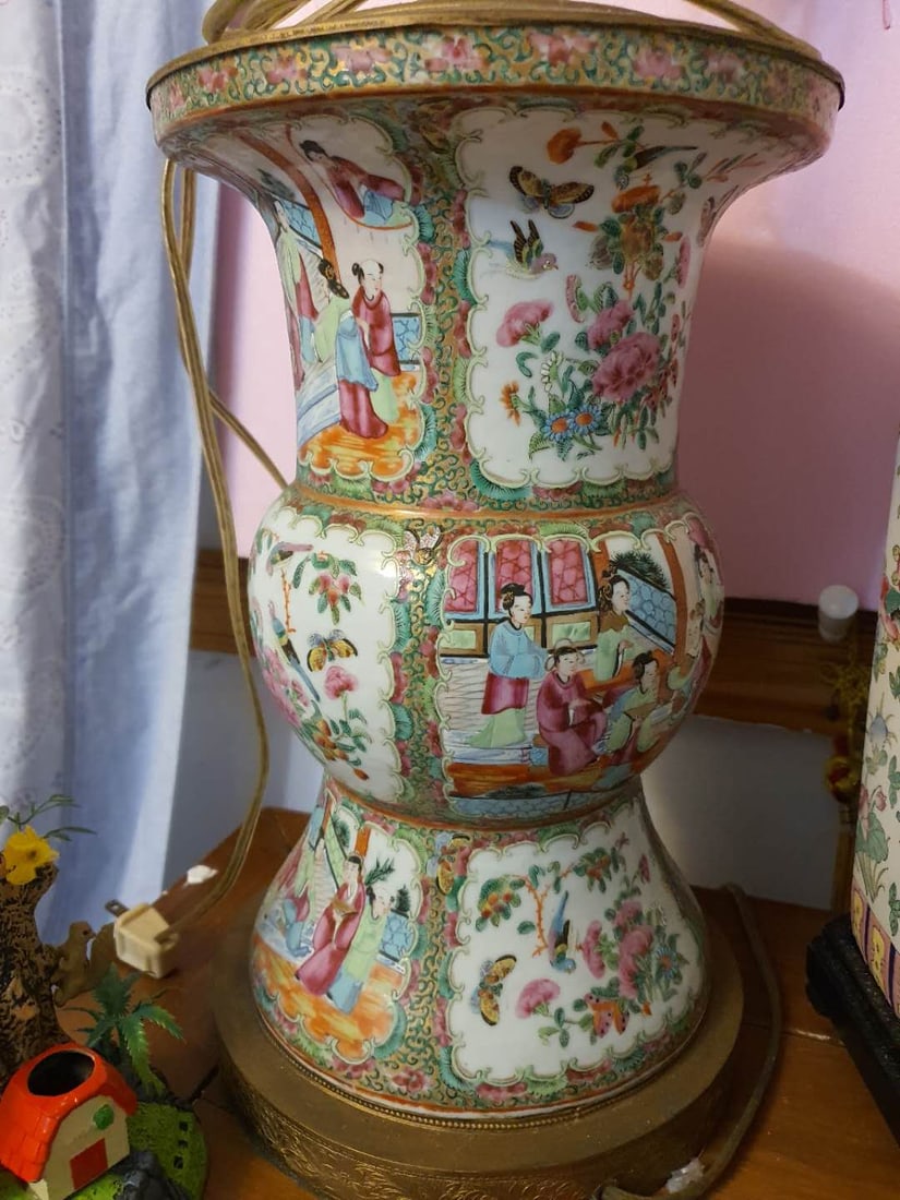 Massive Late 19th Century Chinese Export Rose Medallion: Massive Late 19th Century Chinese Export Rose Medallion