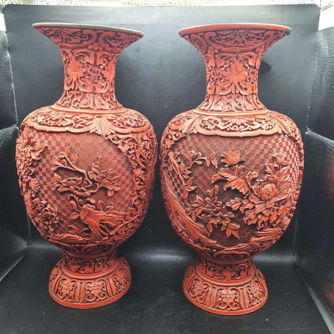 carved cinnabar lacquered Vase H12 in (1 of 8)