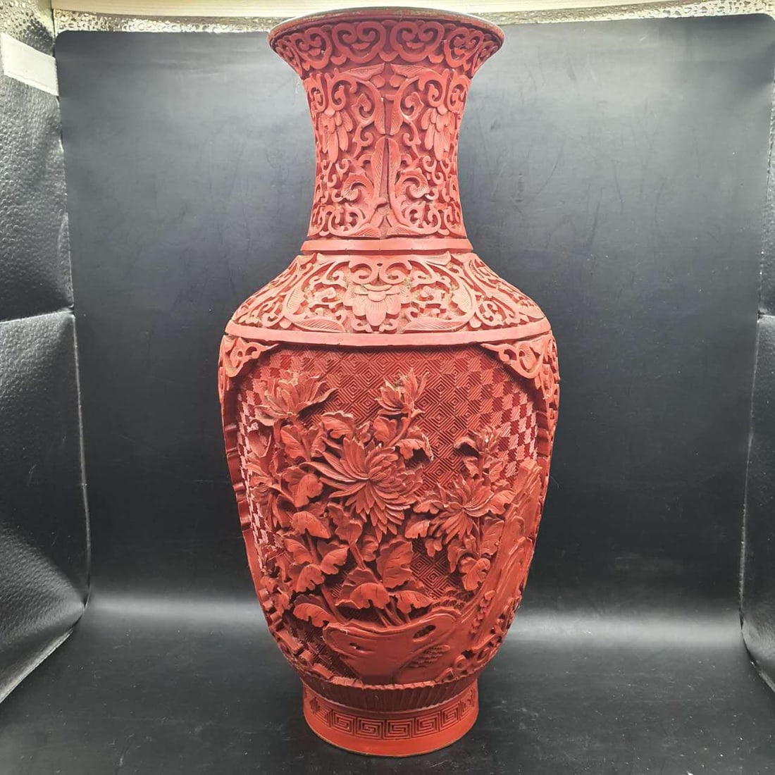 carved cinnabar lacquered Vase H12 in (1 of 6)