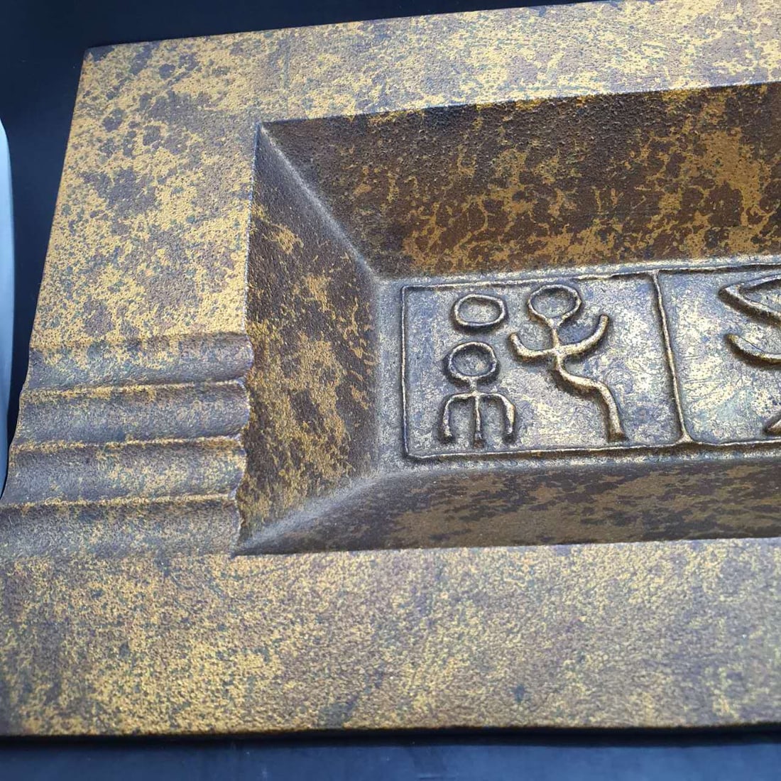 A gold-plated plate.: A gold-plated plate.
