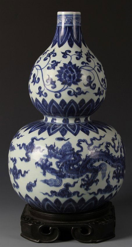 Chinese blue and white vase?with base (1 of 3)