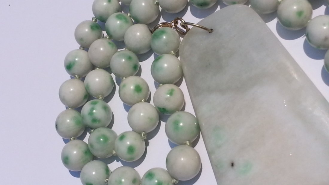 ANTIQUE CHINESE NATURAL JADE NECKLACE (1 of 9)