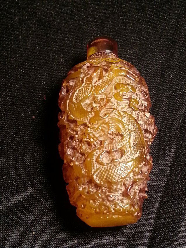 ANTIQUE CHINESE AMBER SNUFF BOTTLE (1 of 4)