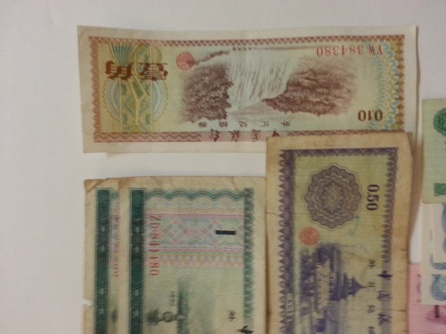 BUTTERSCOTCH AMBER NECKLACE (1 of 6)