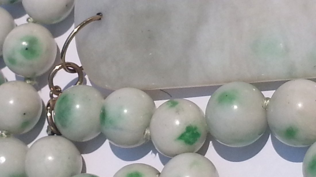ANTIQUE CHINESE NATURAL JADE NECKLACE (1 of 10)