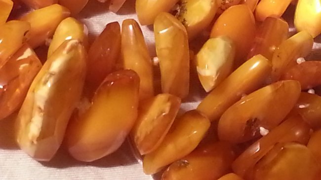 BUTTERSCOTCH AMBER NECKLACE (1 of 5)