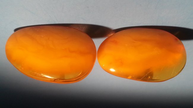 ANTIQUE Baltic BUTTERSCOTCH AMBER (1 of 2)