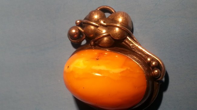 ANTIQUE Baltic BUTTERSCOTCH AMBER (1 of 3)