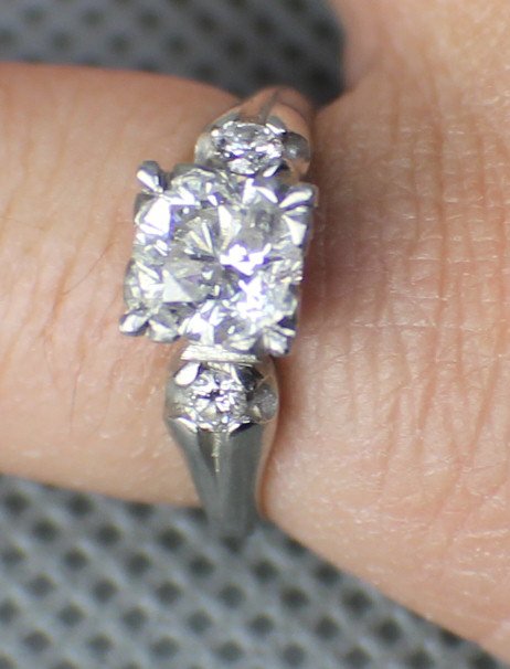 A Diamond White Gold Ring: A very good natural big diamond in white gold ring, 6#