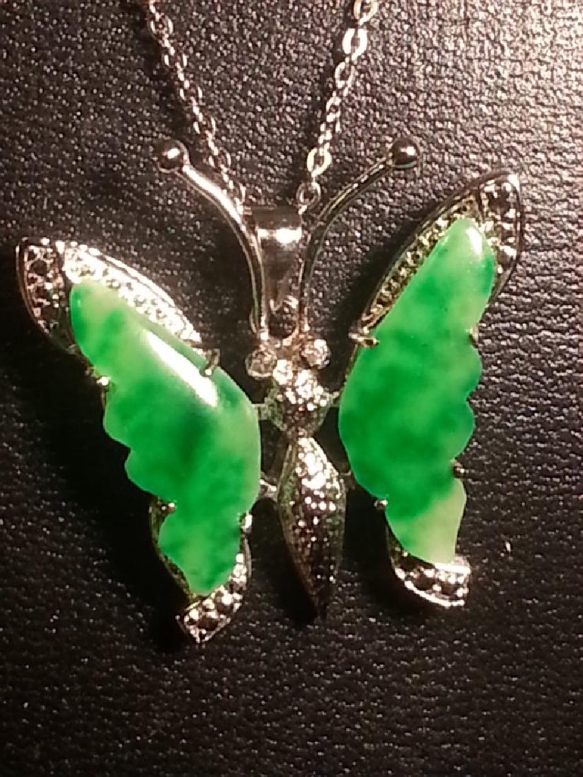 CHINESE JADE NECKLACE (1 of 2)