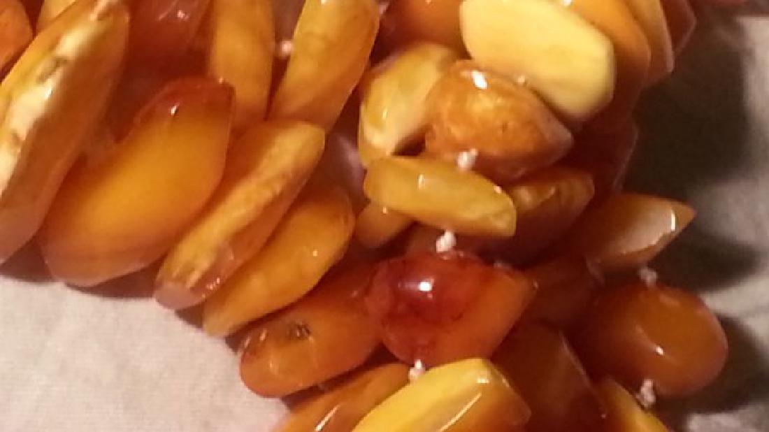 BUTTERSCOTCH AMBER NECKLACE (1 of 4)