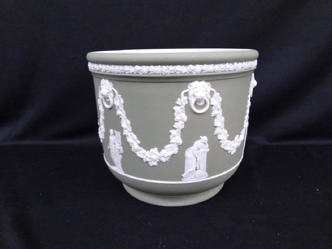 Wedgwood Sage Green Large Round Planter (1 of 8)