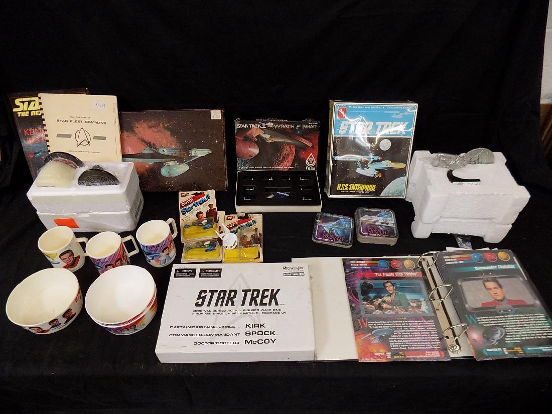 Star Trek Memorabilia Lot Newfield Packs, Corgi Cars, (1 of 7)