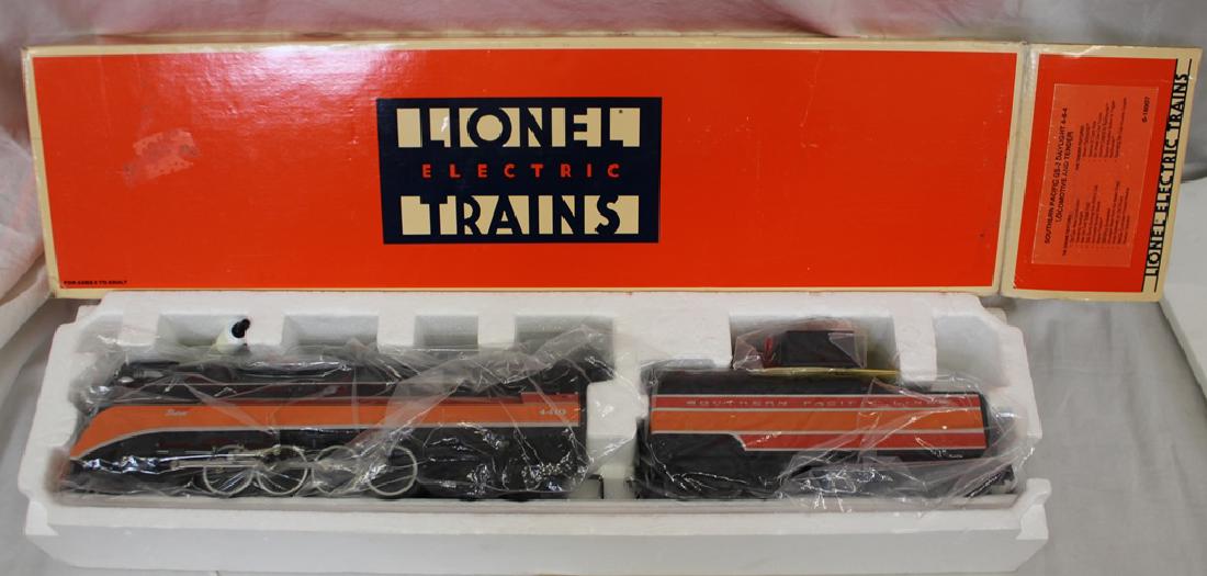 NIB Lionel Trains 6-18007 SOUTHERN PACIFIC GS-2: NIB Lionel Trains 6-18007 Southern Pacific GS-2 "DAYLIGHT" 4-8-4 LOCOMOTIVE and TENDER. NRMT condition with the original box. Suggested bid $250