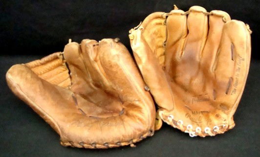 Mickey Mantle Model H&B Bat & Gloves: Lot of (3) Mickey Mantle Model Items; includes Hillerich & Bradsby Mickey Mantle Model K55 Louisville Slugger Bat in EX condition, measures 31'; natural colored bat with facsimile signature on the bar