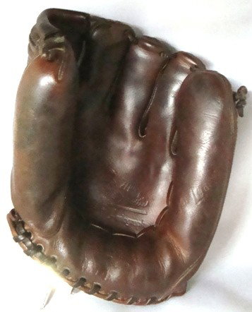 Rare Mickey Mantle Rawlings MM4 Glove: Rare 1957 Mickey Mantle Rawlings MM4 Triple Crown Baseball Right Handed Glove; EX++ condition; comes with period box; graphics in pocket are still strong; Rawlings label and button on rear side of glo