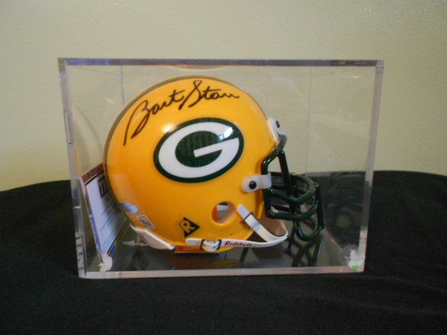 Bart Starr signed Green Bay Packers Mini-Helmet wi: Beautiful autographed mini-helmet signed by Bart Starr. Comes with matching Holo and COA from Tri-Star. Helmet is in helmet qube display case.