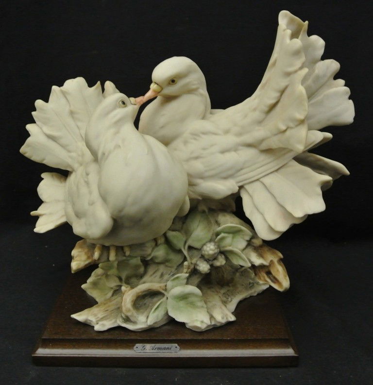 Giuseppe Armani Kissing Doves 221S: Beautiful 10" tall Armani figurine. No box. Unnumbered