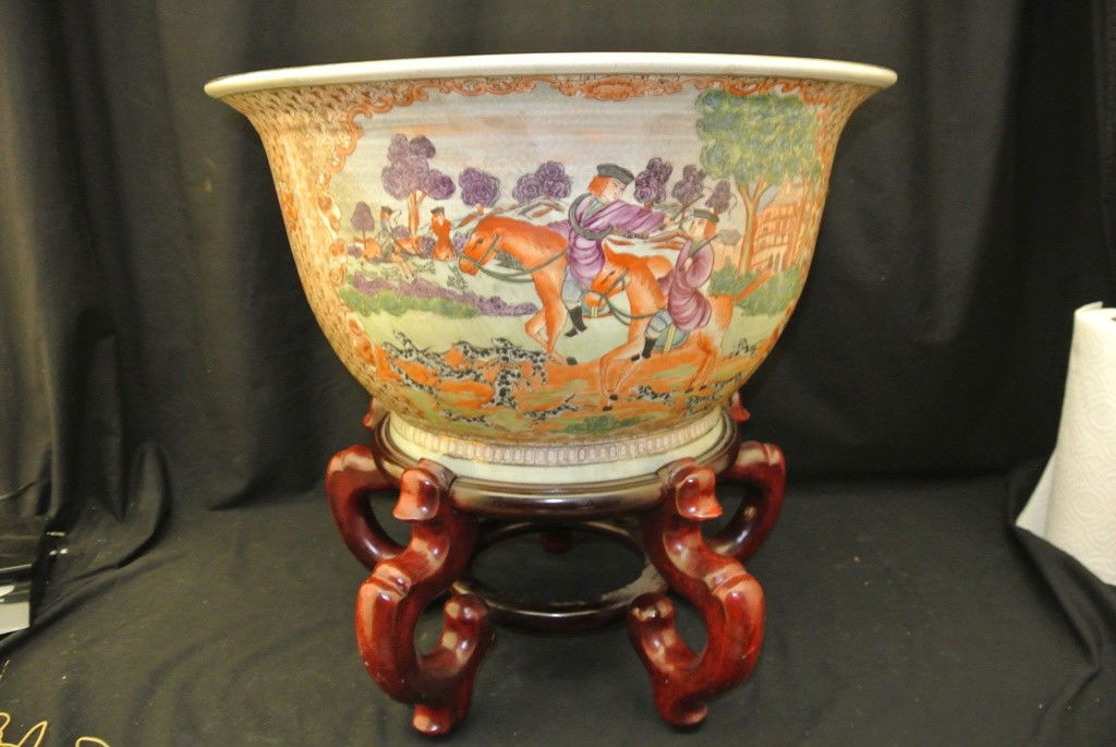 Very Large Oriental Hunt Scene Enameled Floor Vase: Amazing detailed hunt scene on this large 12" tall, 21" in diameter hand painted porcelain floor vase. Makers mark on bottom