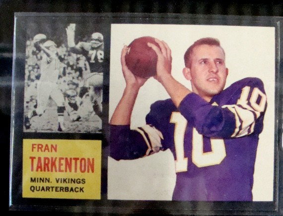 1962 Topps #90 Fran Tarkenton SP Rookie Card: 1962 Topps #90 Fran Tarkenton SP Rookie Card; NM condition, OC; nice coloring and sharp corners; nice Vikings Rookie card; ready for grading.