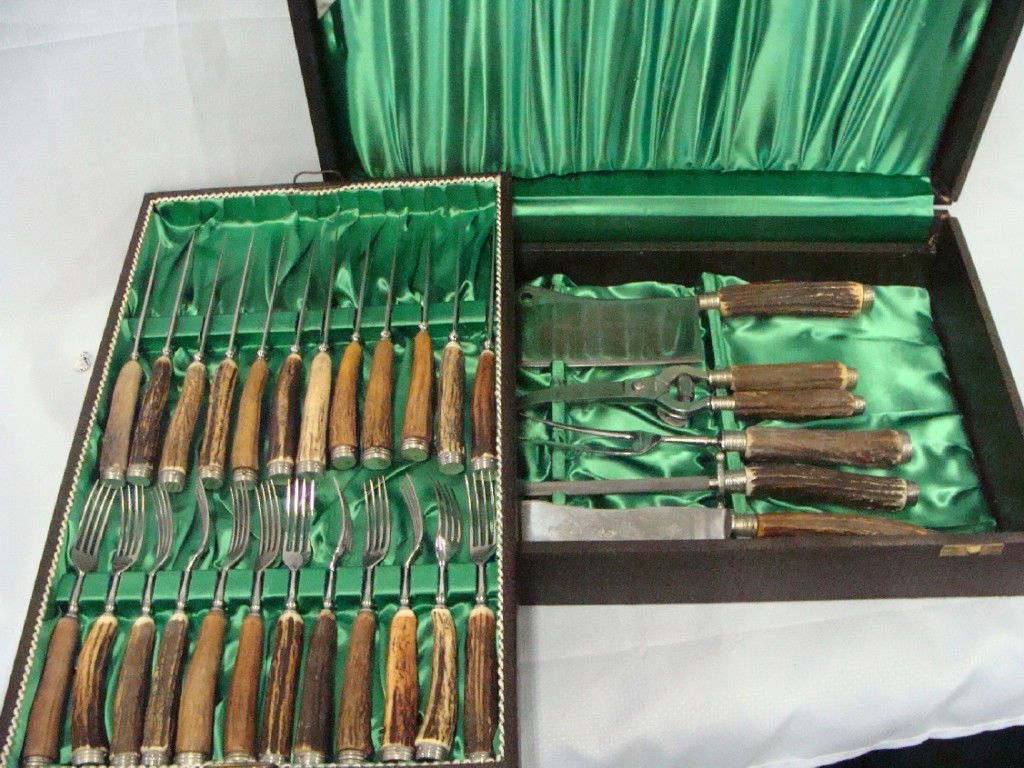 Wihl Schmidt Stag Handle Etched Hunters Carving &: Set includes 12 forks and etched blade knives, along with the 5 piece Butchers carving set, includes leather case