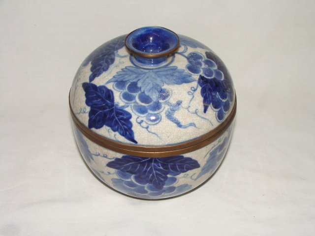 Asian Flow Blue Early Covered Rice bowl: Bowl is 3" tall 5" across, overall with height w lid is 4 7/*' to top of handle, crazing throughout, some paint loss, on lid