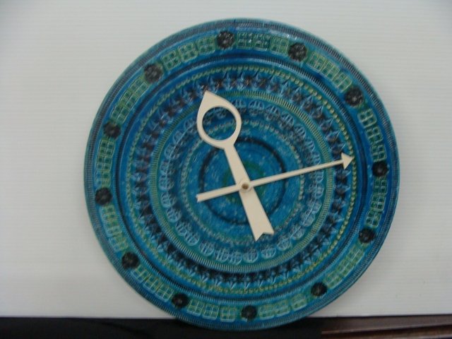 Howard Miller Meridian Mid Century Wall Clock: 14.5" diameter,