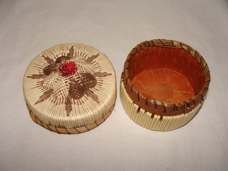 Ojibwa Indian Quilled Birch Bark Box with Lid by R: Ojibwa Indian Quilled Birch Bark Box with Lid by Rose Williams This fully quilled box features a raised quill top with tufted center. It is in excellent condition and measures 3” in diameter x 3”