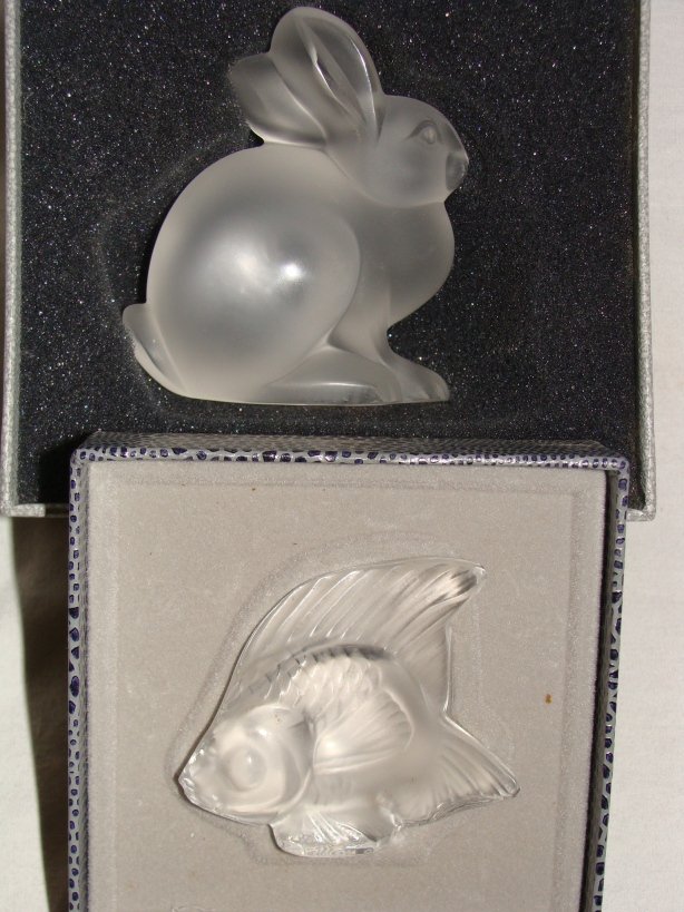 Lalique Lot Poisson Fish & Sitting Rabbit Crystal: Cachet Poisson Fish Clear and Frosted Sitting Rabbit