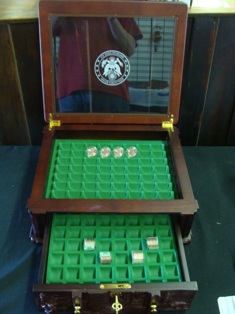 Danbury Mint State Quarter Carved Wood Display Case w 5