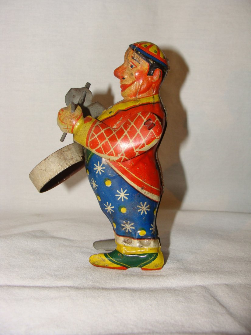 German Tin Wind Up Clown Drummer Toy 817/20: 5" tall working nice graphics arms loose, but beat drum