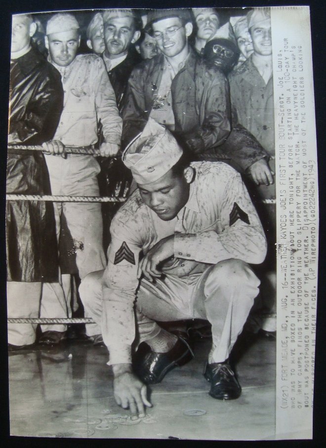 1943 Original Joe Louis Fort Meade AP Wire Photo: 1943 Original Joe Louis Wire Photo; very nice black and white 8x10 original wire photo of Joe Louis at Fort Meade before his 100 day tour of the army camps; dated August 17, 1943 on back; caption read