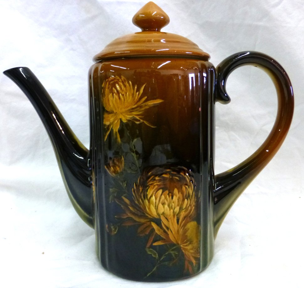 1891 Kitaro Shirayamadani Rookwood Teapot Mums: 8 1/4" Handle-to-Spout, 5 3/4" center, 7 3/8" tall, Good repair to the lid
