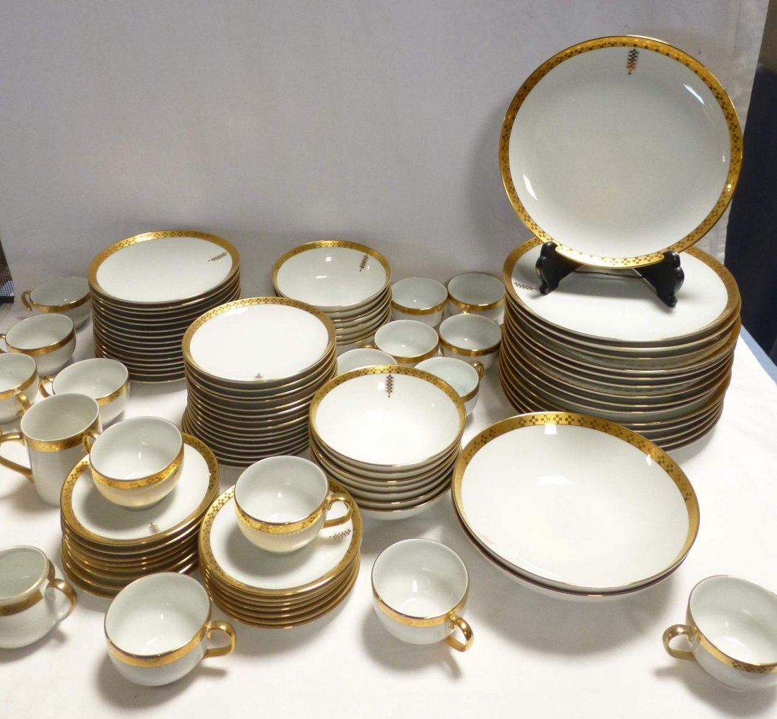 96 pc. Tiffany Imperial China Frank Lloyd Wright Set: Excellent appears unused well cared for china set Frank Lloyd Wright Foundation for Tiffany. This set includes 15 Place settings of the following pcs., Dinner Plate - 10 1/2", Salad Plate - 7 1/2", Br