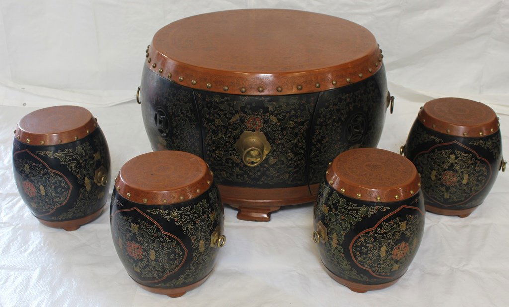 Chinese Export Tea Table with (4)Stools (1 of 4)