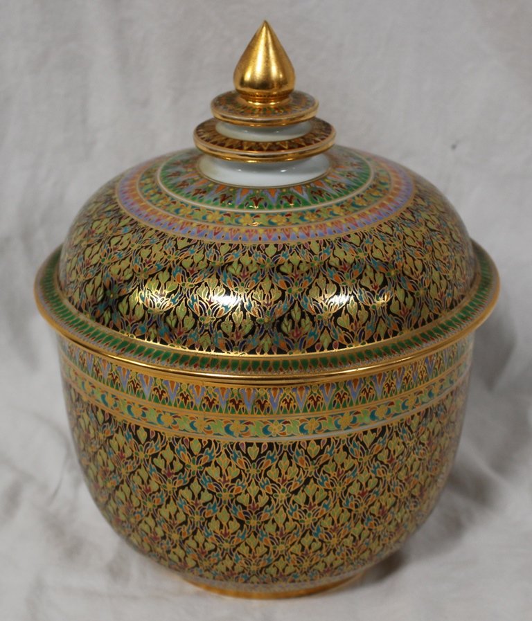 Chinese Porcelain Lidded Jar (1 of 2)