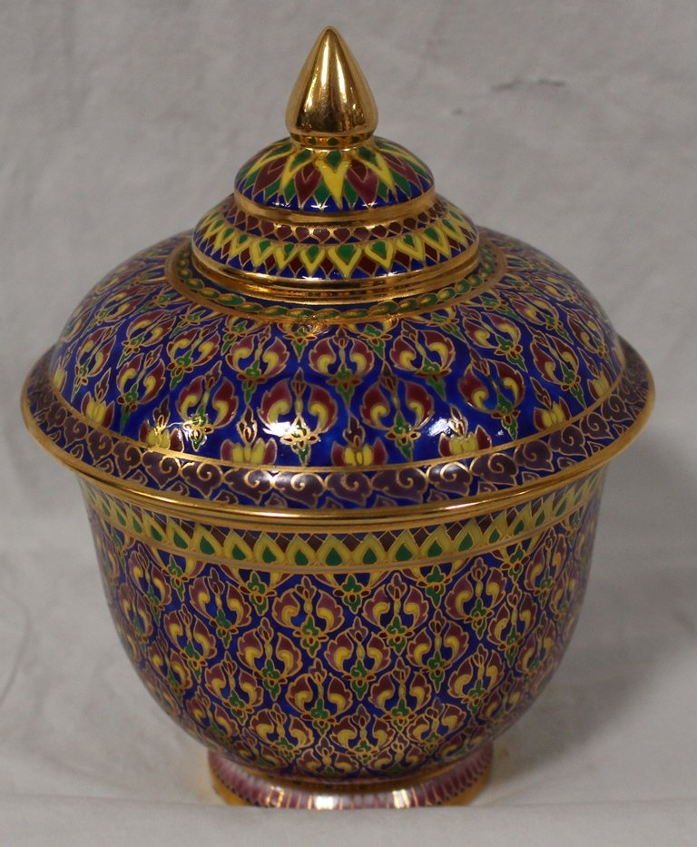 Chinese Porcelain Lidded Jar (1 of 2)